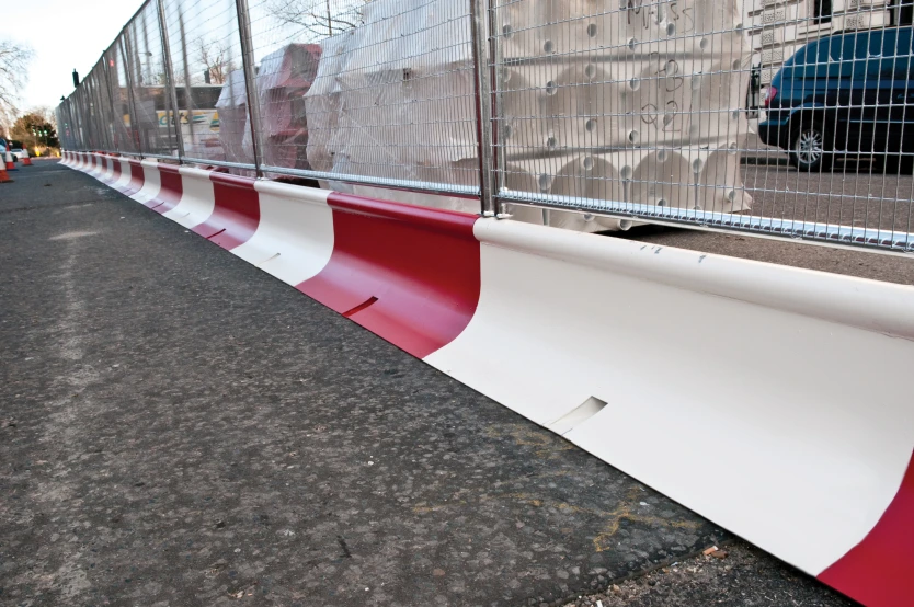 fencing-and-hoarding_mass-site-guard_-exibition-road-london_030.png
